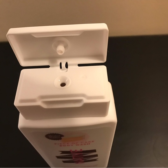 Native Piece of Cake Body Wash - White - Picture 4 of 4